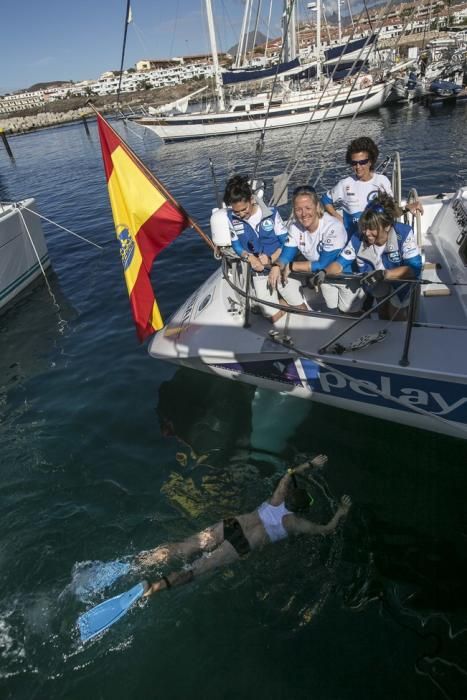 14/11/2016  deporte aventura sanidad  cinco mujeres que han superado el cancer cruzarán el atlántico patrocinadas por  pelayo que han realizado una escala en el muelle de marina de san miguel realizando un entrenamiento en la bahia