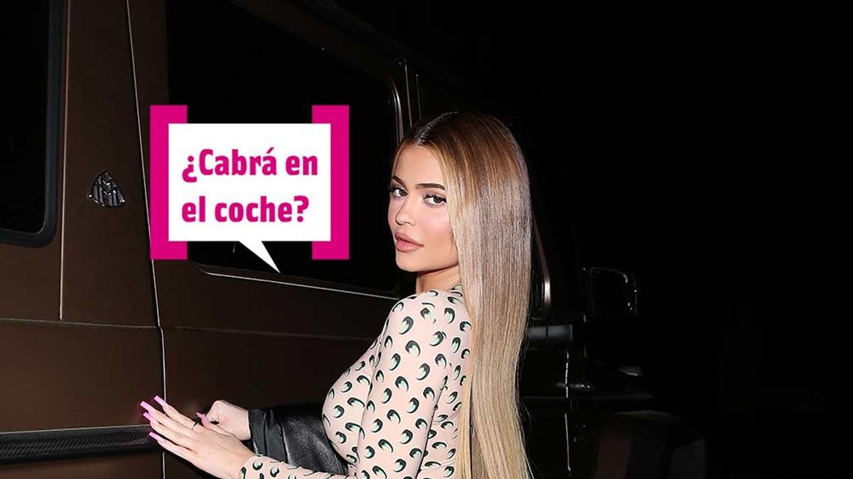 Kylie Jenner entrando en coche con bocadillo Cuore