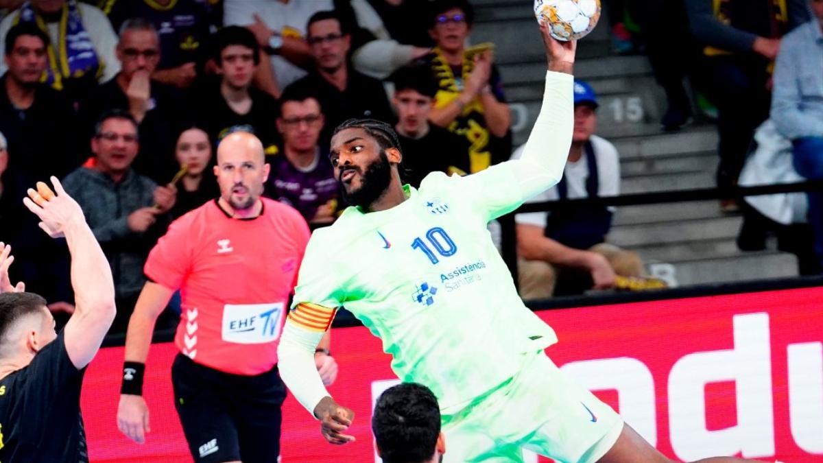 Dika Mem se echó otra vez el equipo a la espalda