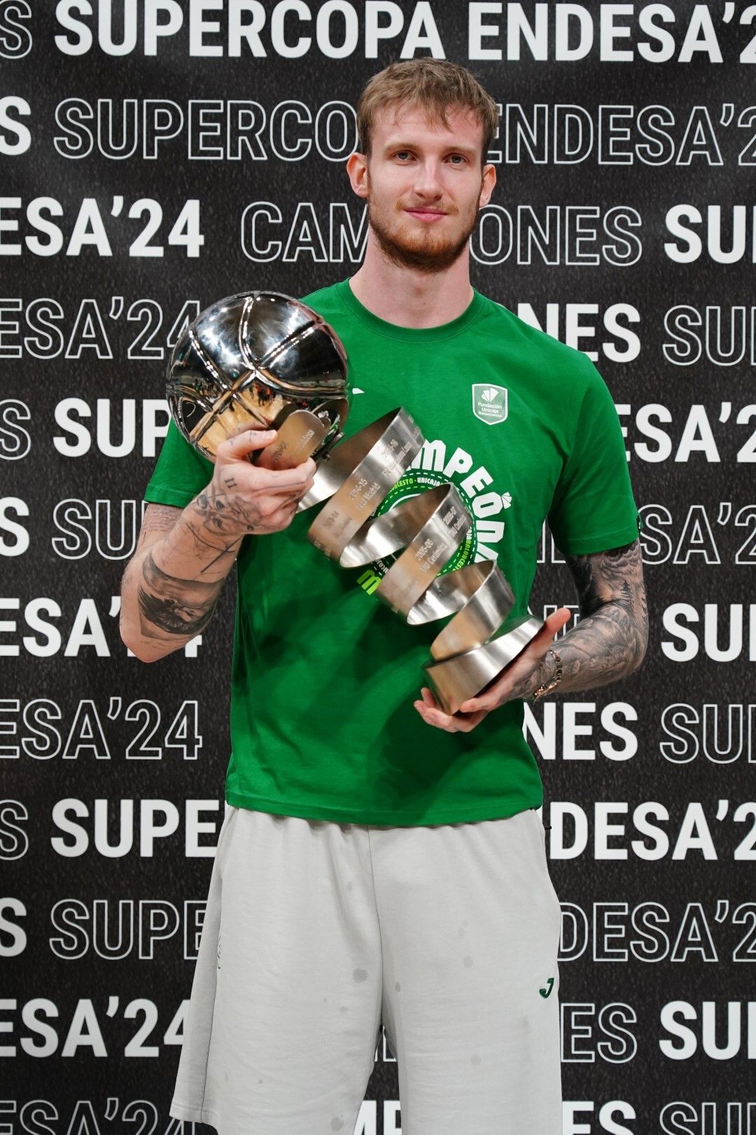 Sesión de fotos al Unicaja como campeón de la Supercopa de España 2024, tras derrotar al Real Madrid