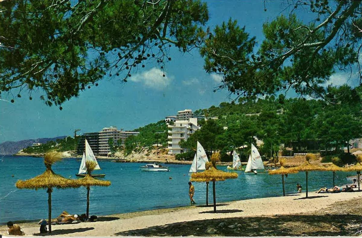 Una imagen antigua de la playa grande de Santa Ponça