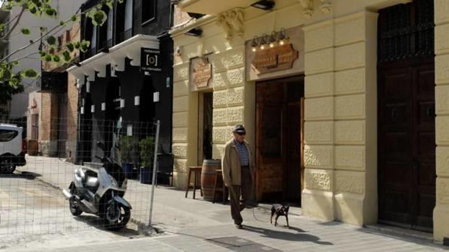 Els veïns de la plaça del Sol  es queixen del soroll dels locals