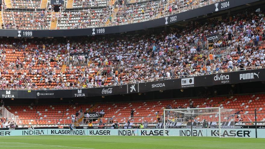 Carta de un aficionado del Valencia CF a SUPER: "Estoy hundido porque siento que nuestro club se está apagando"