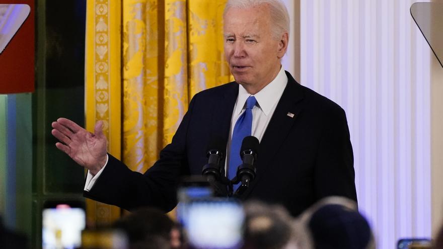 Biden azota a Trump como amenaza a la democracia en un discurso de campaña y por el aniversario del asalto al Capitolio