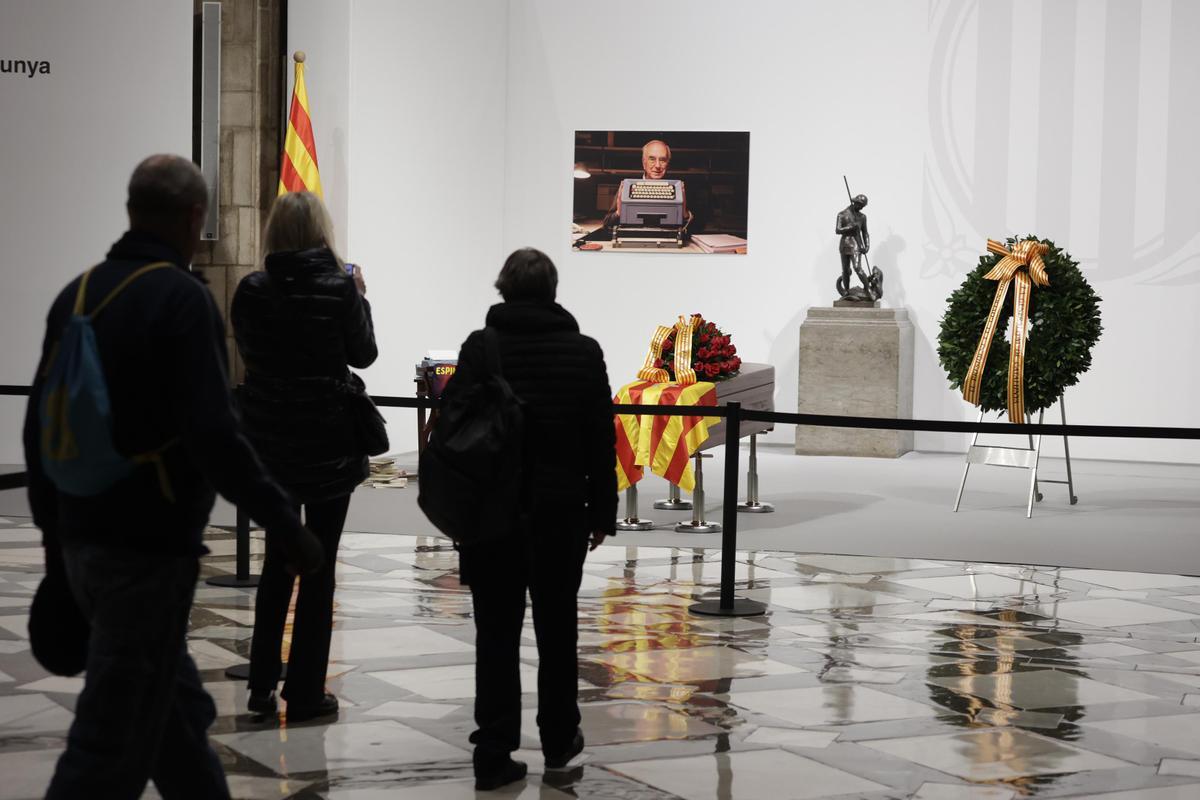 El Palau de la Generalitat acoge la capilla ardiente de Josep Maria Espinàs