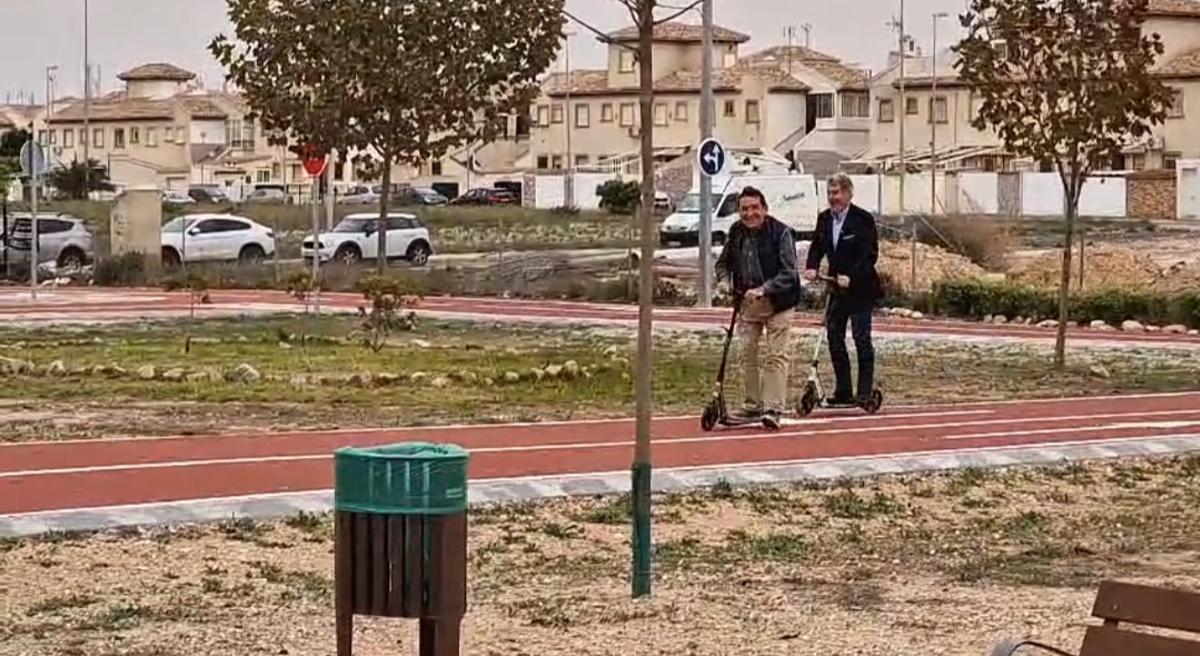 Mestre y Vegara en patinete