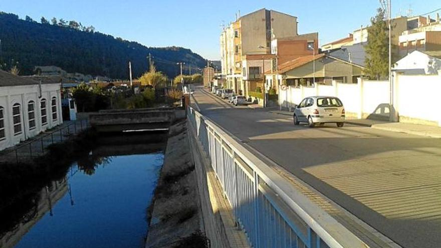 Carrer de Via Augusta, al costat del canal, que es remodelarà