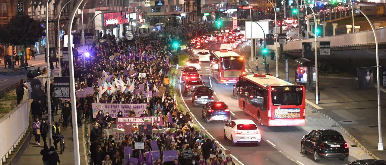 8M | Multitudinaria manifestación en A Coruña en el Día Internacional de la Mujer