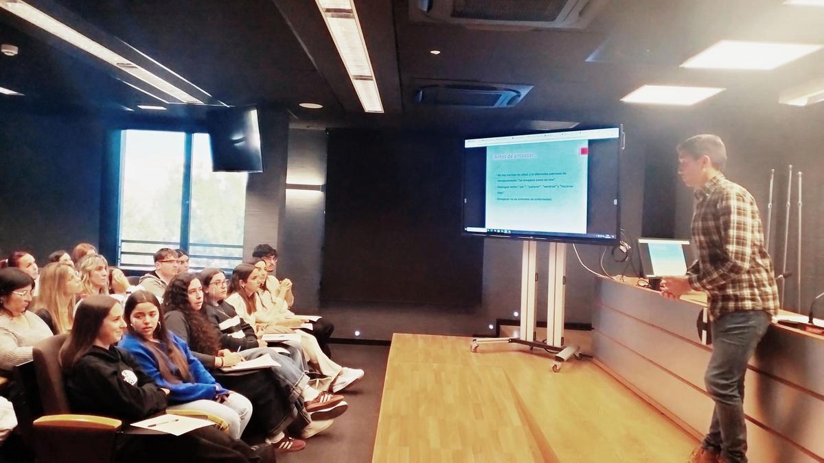 Alberto Ruiz durante el taller de prevención de accidentes.