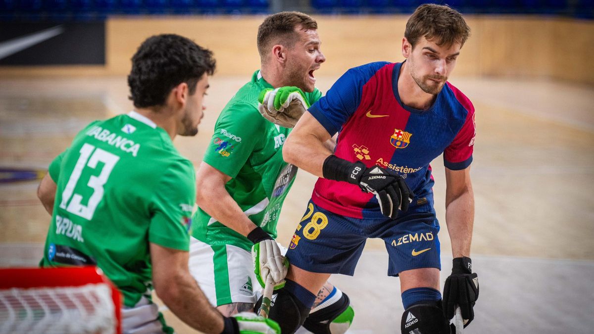 César Carballeira pugna con Marc Grau en un lance del partido en el Palau.