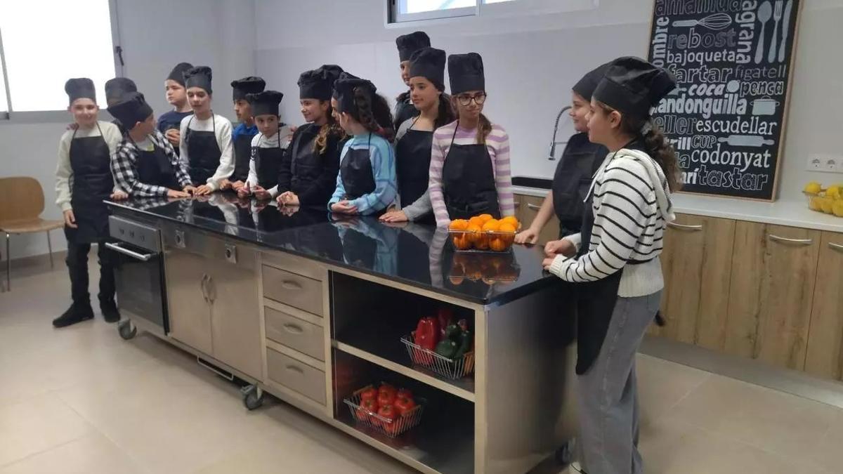 Els alumnes disposen d'una moderna cuina