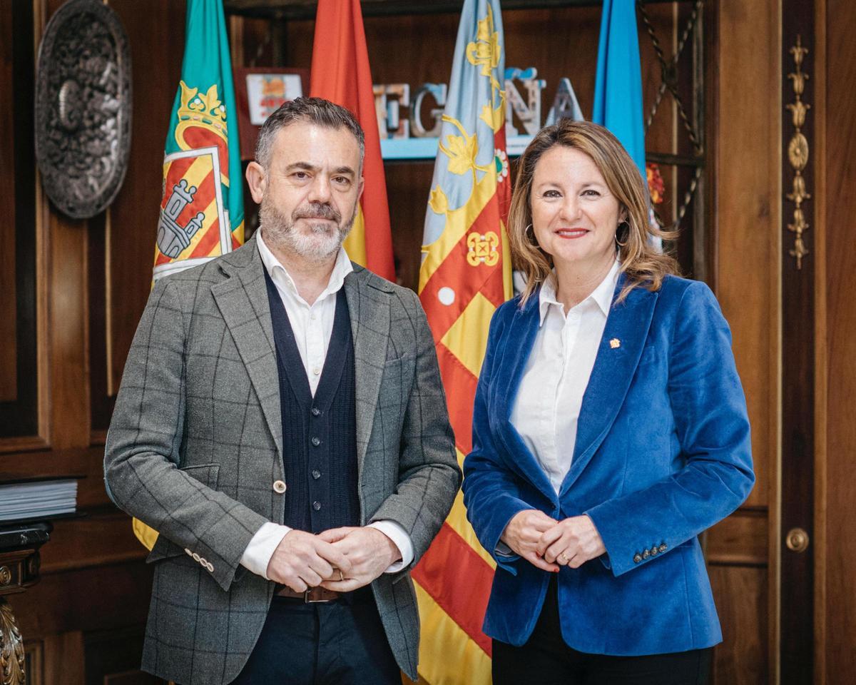 La alcaldesa junto al vicepresidente segundo de la Generalitat, José Luis Díaz.