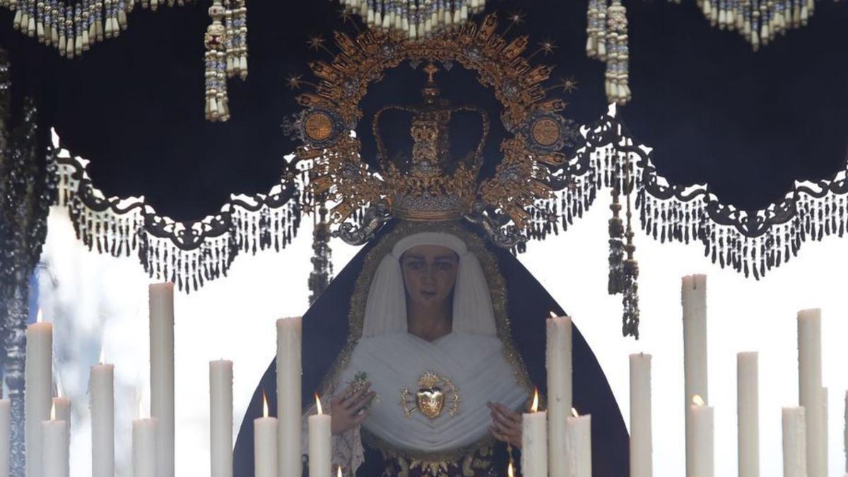 Imagen de archivo de la Virgen de la Candelaria en su paso de palio.