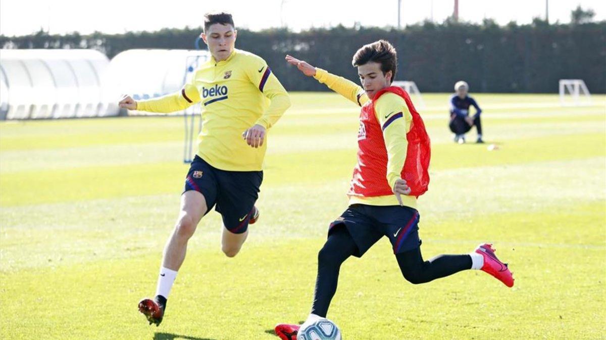 Riqui Puig, en un entrenamiento del Barça B