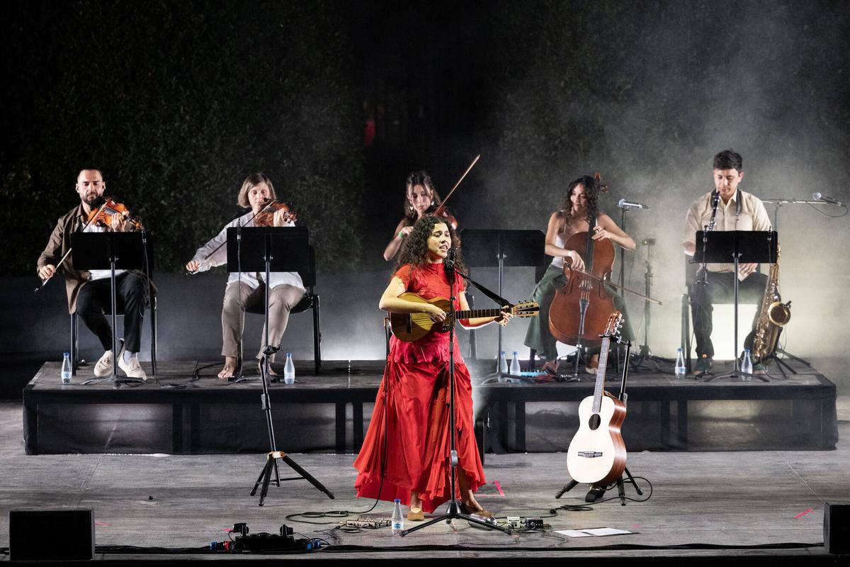 Silvana Estrada cautiva a Les Nits Occident