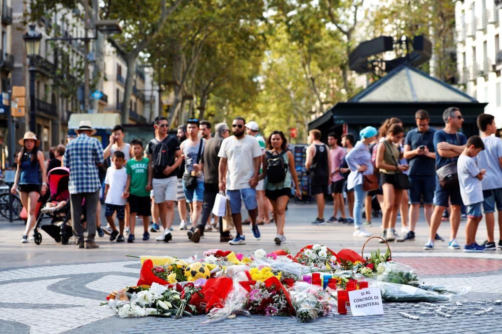 Homenaje en Las Ramblas a las víctimas de los atentados de Cataluña