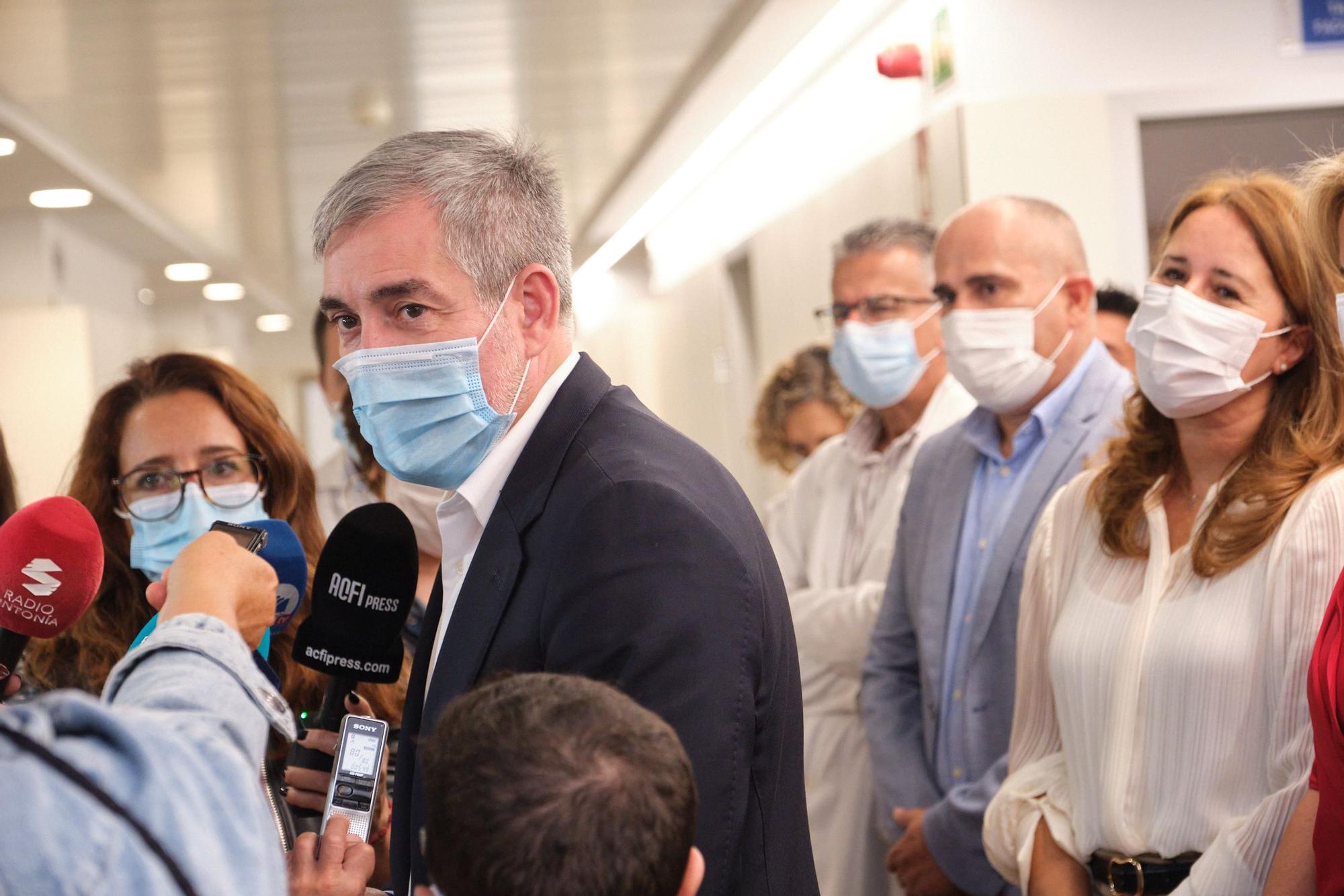 Fernando Clavijo visita el Hospital General de Fuerteventura