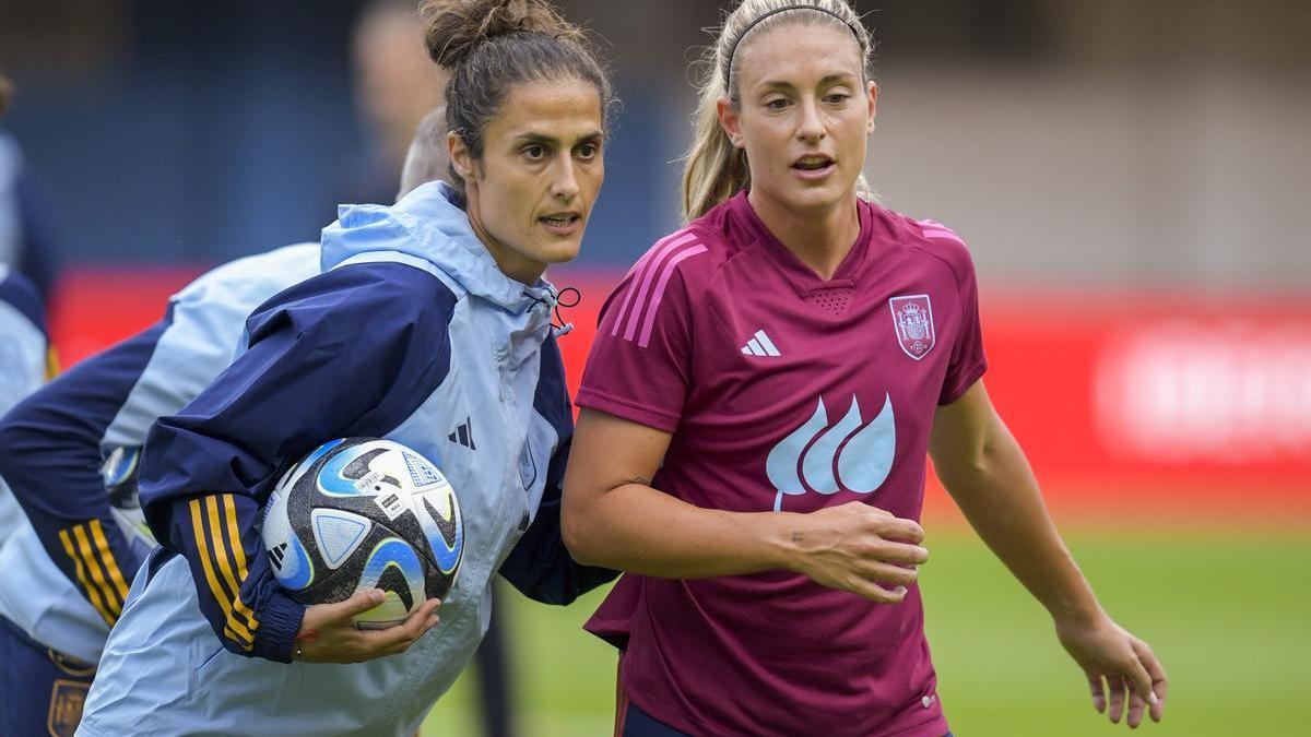 Montse Tomé, la nova seleccionadora i Alexia Putellas, antiga capitana de la selecció