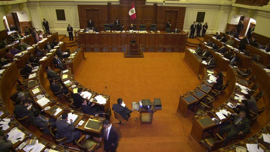 Escándalo en Perú tras salir a la luz una red de prostitución en el Congreso