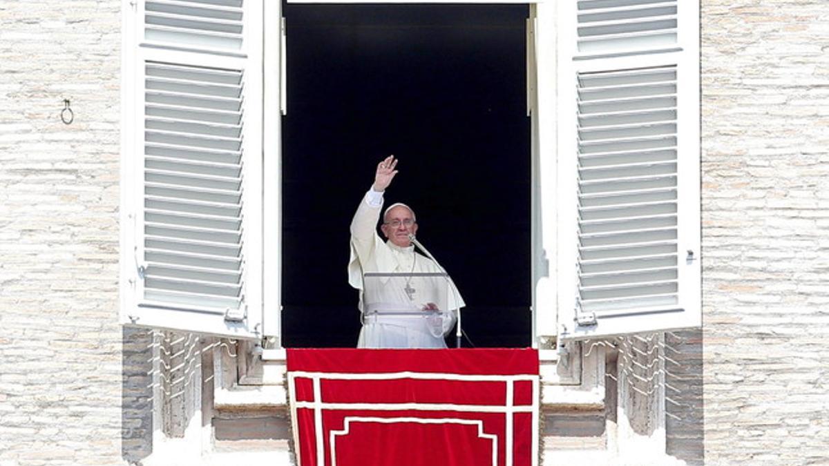 El papa Francisco, durante el rezo del Ángelus, este domingo.