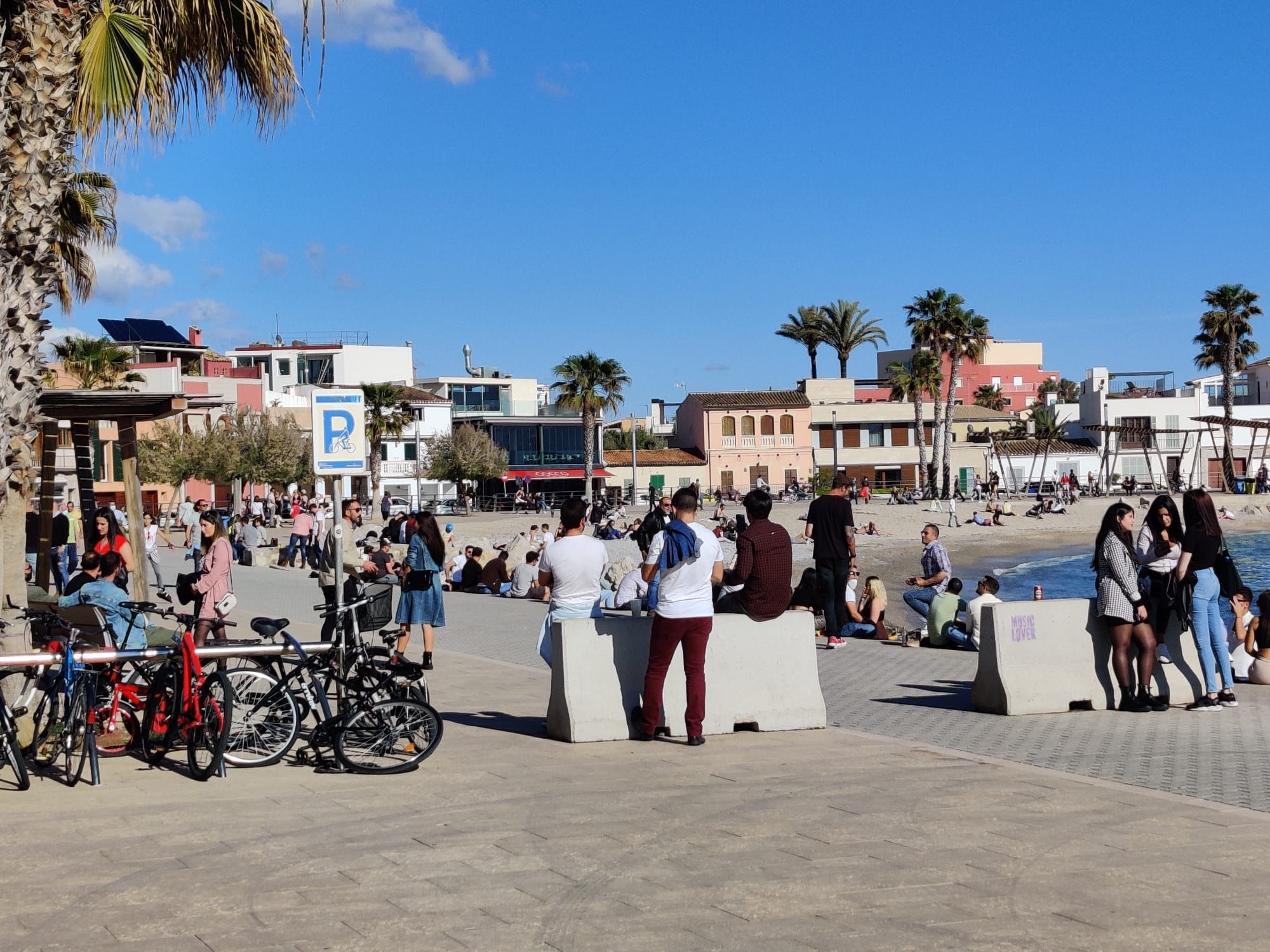 Ausencia de mascarillas en el Portitxol