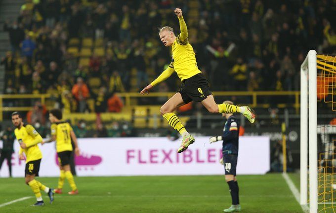 Haaland celebra un gol con el Dortmund.