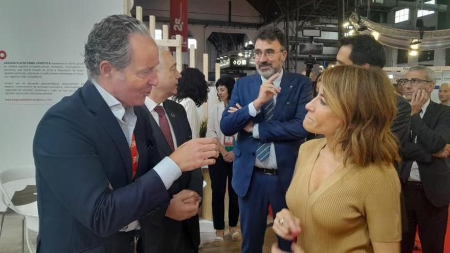 Pedro Sas, gerente de Aragón Plataforma Logística (APL), ayer con la ministra Raquel Sánchez en el SIL 2023. | GOBIERNO DE ARAGÓN