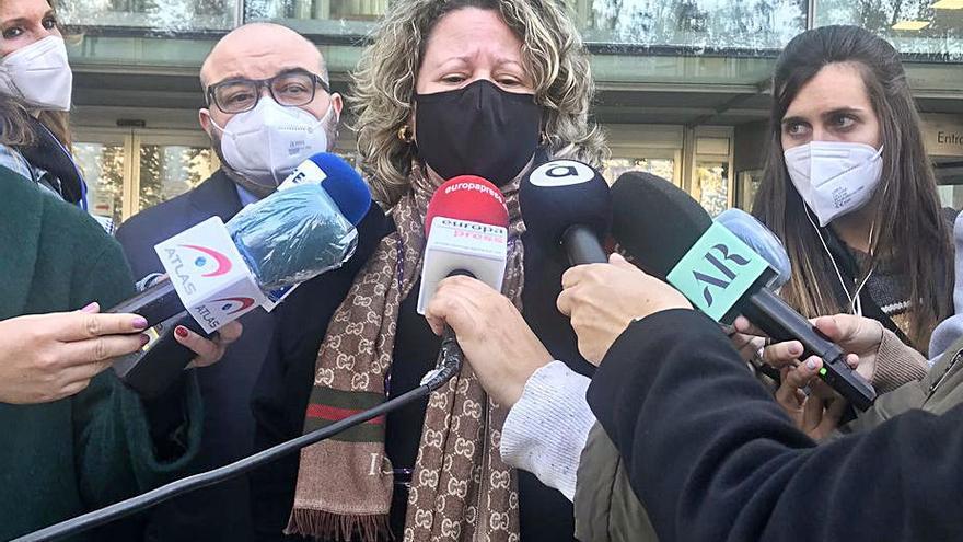 Los abogados de la madre de Marta, Pilar Jové y Vicente Escribano. | LEVANTE-EMV