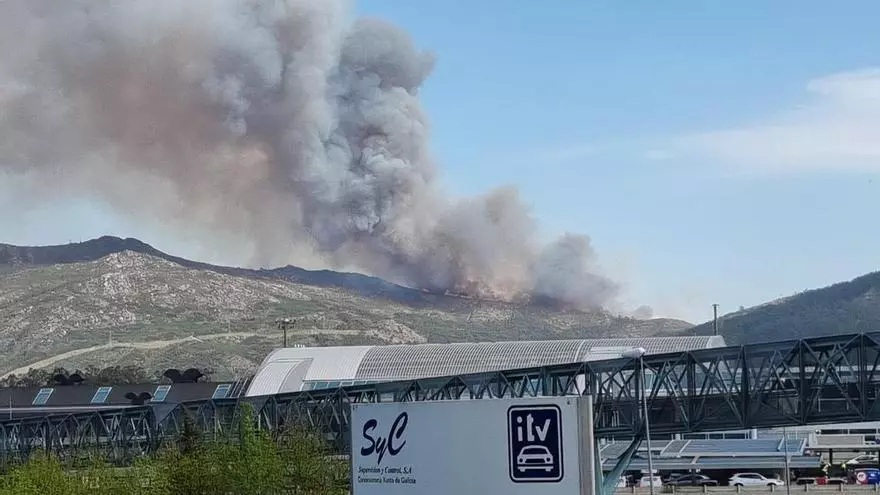 Arde la sierra del monte Galleiro, en Ponteareas