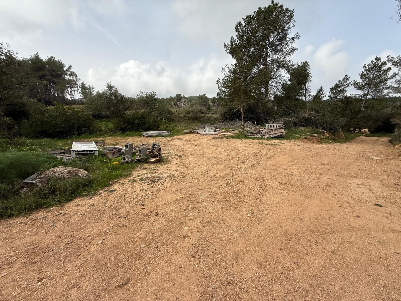 Galería: Derribadas las cabañas del centro Ibiza Yoga Benirràs