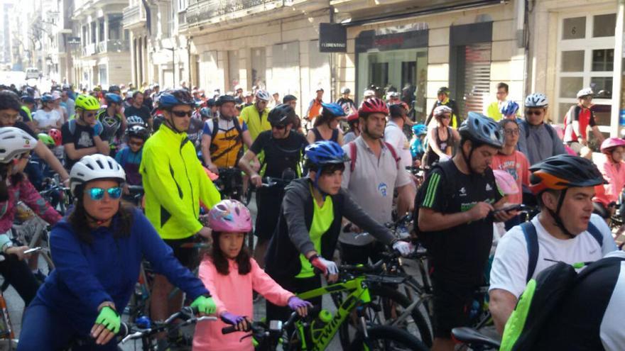 Ruta en bici esta mañana por Vigo. // FdV