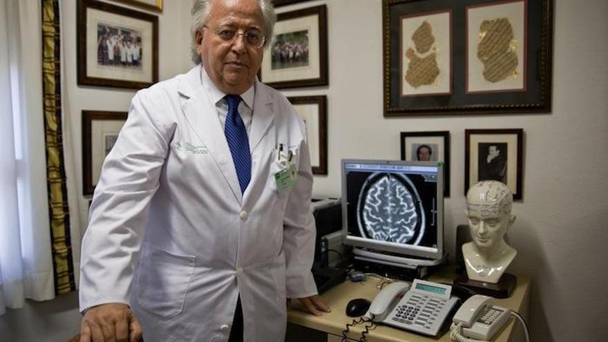 El neurólogo malagueño Óscar Fernández.