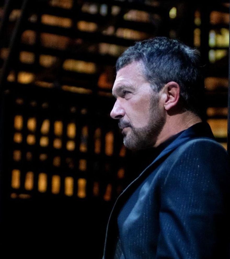 Bienvenido a los 65, Antonio Banderas