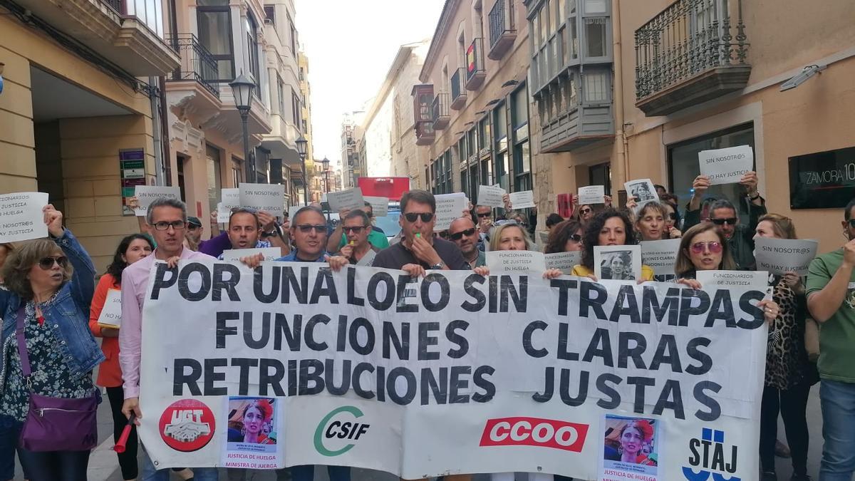 Los funcionarios de Justicia salen a la calle en Zamora