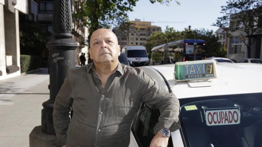 Miguelo, hostelero de Oviedo y actor, estrena serie en Movistar: "'El Castillo' no es una trama de prostitución más, es la mejor ficción del año"