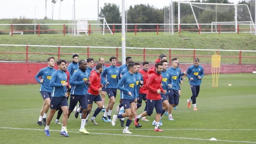 La plantilla del Sporting, esta mañana en Mareo.