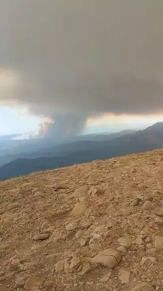Desde los Mallos de Riglos hasta Ansó, Hecho, el Monasterio de San Juan de la Peña o la Peña Oroel de Jaca: alerta máxima en todo el valle por el impresionante incendio de La Peña