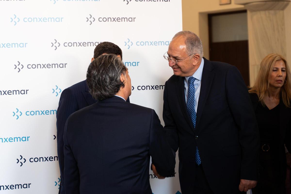 Eloy García y el comisario europeo de Pesca  y Océanos, Costas Kadis.