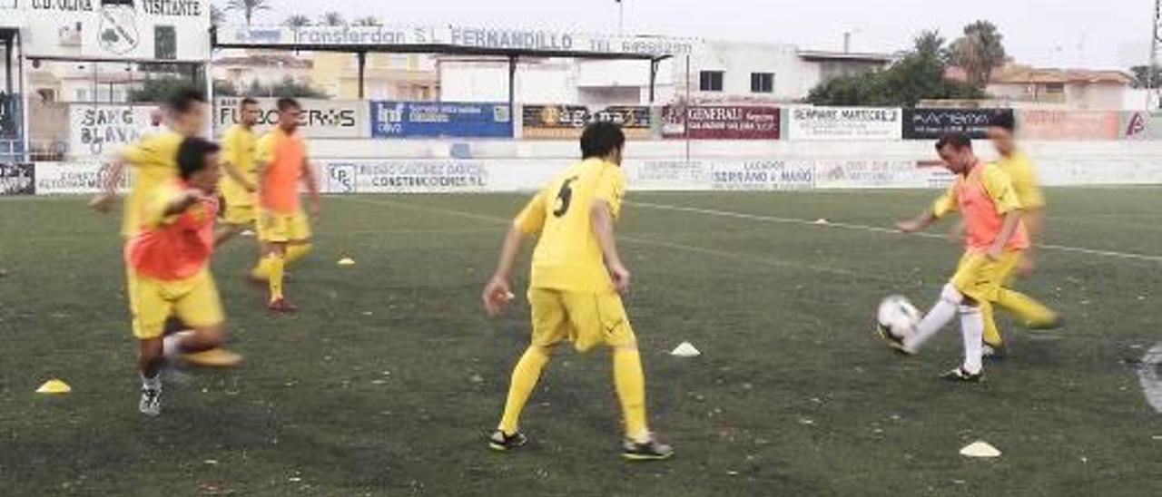 La UD Oliva mantiene el bloque del ascenso y ficha a cuatro jugadores para preferente