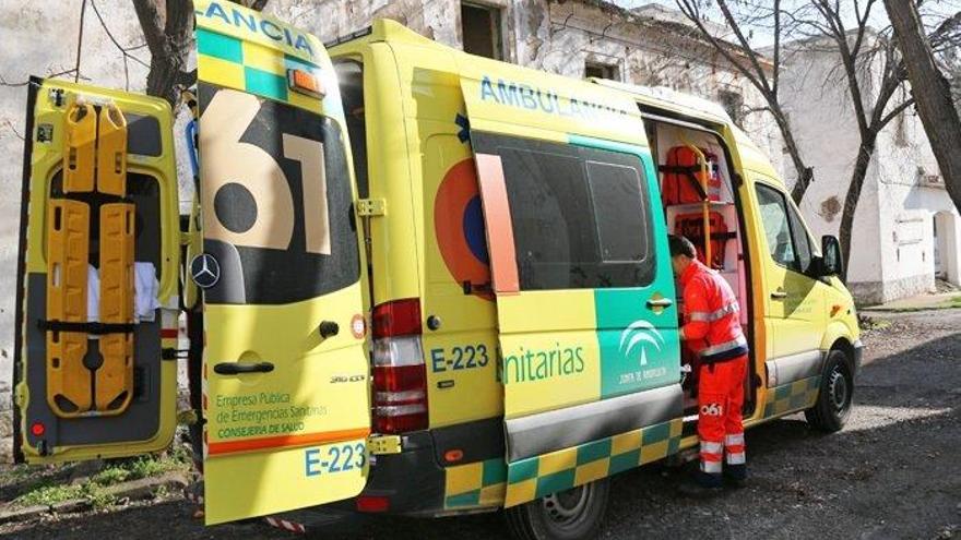 Herido al caerle encima el material de la obra en la que trabaja en Benalmádena