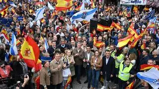 Miles de personas claman en Galicia contra la amnistía: "España no se vende"