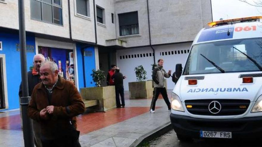 Un joven mata en Cangas al novio de su madre, un guardia civil en la reserva