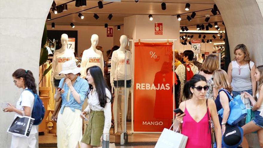 El comercio inicia hoy las rebajas con la previsión de que caigan las ventas