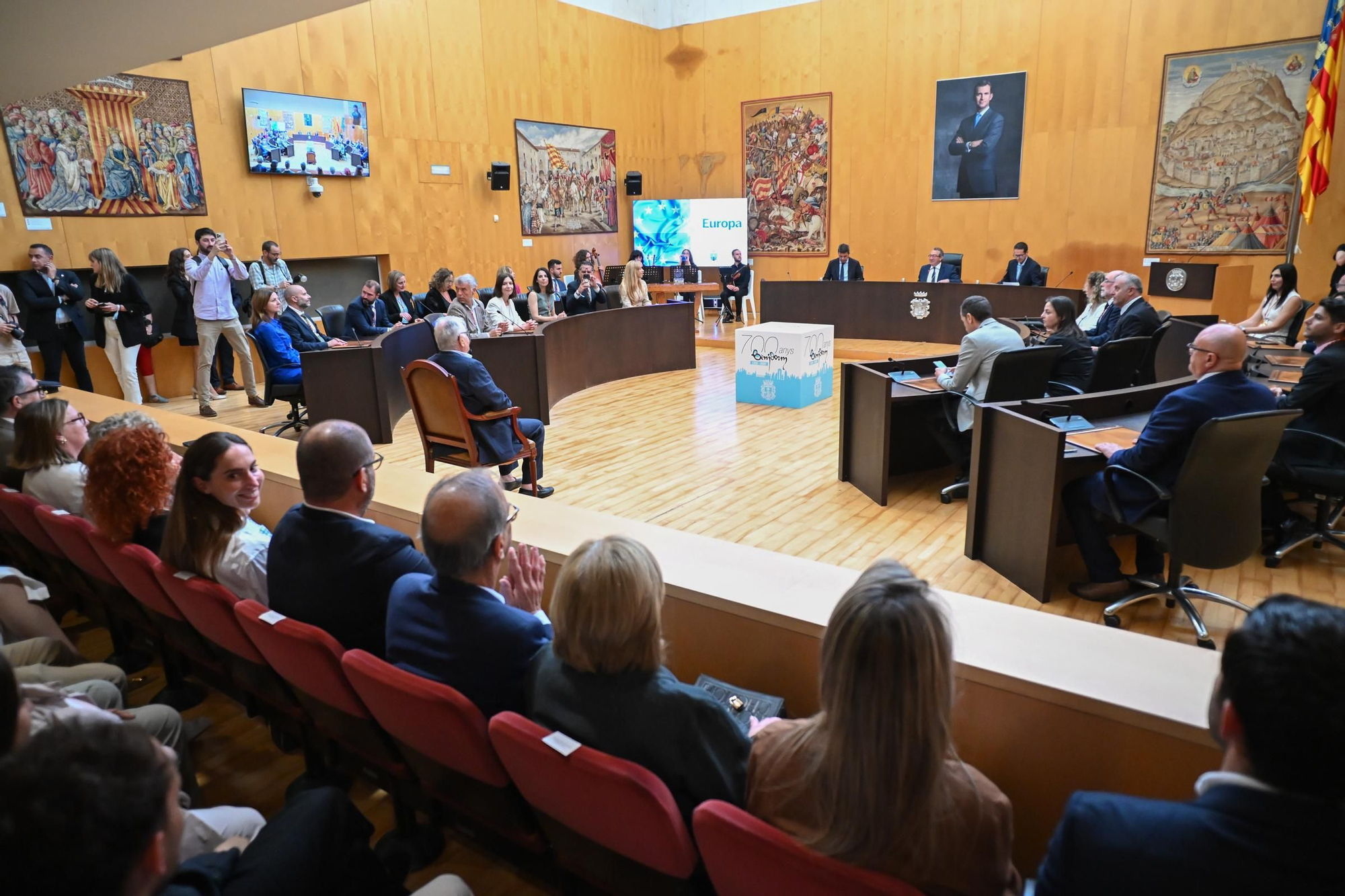 Celebración del Día de Europa en Benidorm y entrega de la distinción a Enrique Ballester