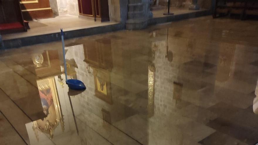 Un chorro de agua obliga a cerrar a visitas la Colegiata de Gandia