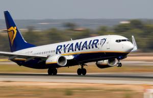 Un avión de Ryanair a punto de despegar