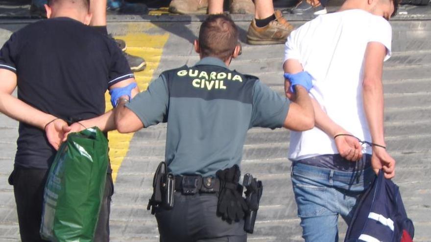 La Policía Nacional consigue 30 plazas en CIES de la Península para los migrantes llegados a las Pitiusas
