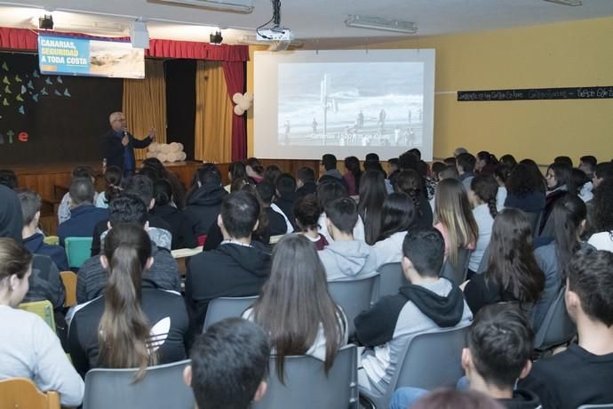 19.02.18 LPGC Jornada sobre ahogamientos con chicos de la ESO dentro de la promoción de la campaña "Canarias,Seguridad a toda Costa".IES Francisco Hernández Monzón.La Paterna.Fotos Tony Hernández