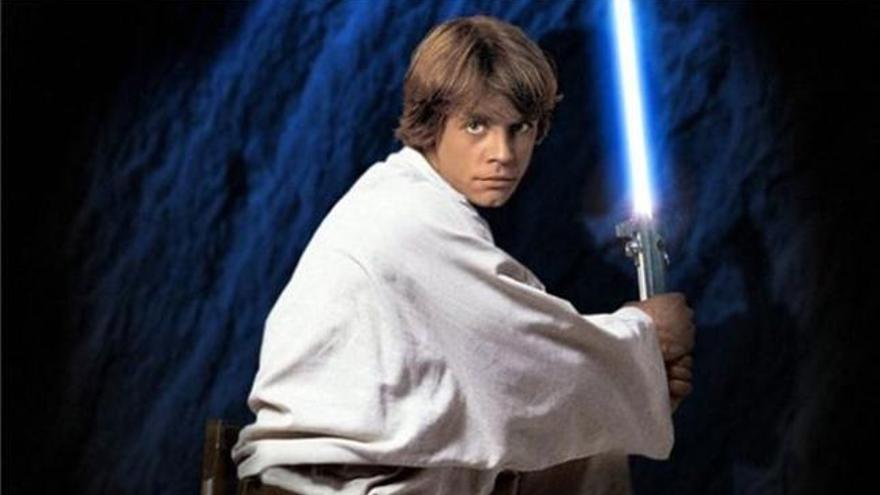 Mark Hamill como Luke Skywalker.