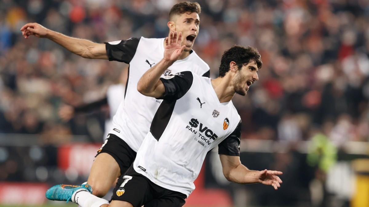 Guedes celebra el tanto de la victoria